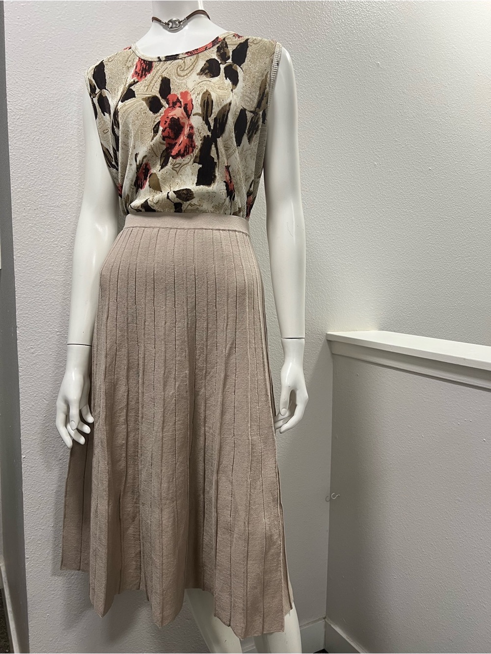 NWT - Taupe Pleated Knee Length Skirt - Size M